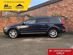Blue Used 2016 Volvo XC70 SE Lux | £12,995 (Fair price)