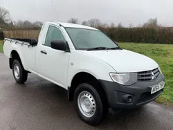 White Used 2015 Mitsubishi L200 Pickup | £10,995 (Fair price)