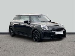 Black Used 2023 Mini Cooper S Exclusive Hatchback | £22,290 (Fair price)