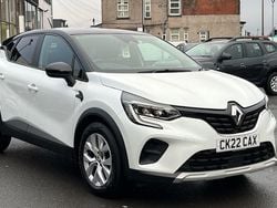 Metallic arctic white Used 2022 Renault Captur Iconic SUV | £10,610 (Good price)
