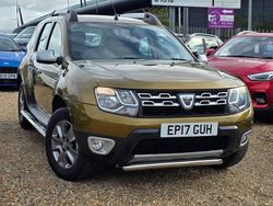 Green Used 2017 Dacia Duster Lauréate SUV | £8,850 (Fair price)