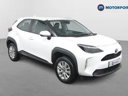 White Used 2022 Toyota Yaris Hybrid Hatchback | £16,399 (Fair price)