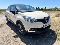 Cream/black Used 2018 Renault Captur Iconic SUV | £5,500 (Fair price)