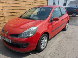 Red Used 2005 Renault Clio II Dynamique Hatchback | £695 (Super price)
