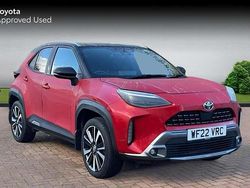 Scarlet flare bitone Used 2022 Toyota Yaris Hybrid Edition SUV | £22,290 (Fair price)