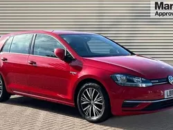 Red Used 2018 VW Golf VII SE Hatchback | £14,601 (Fair price)