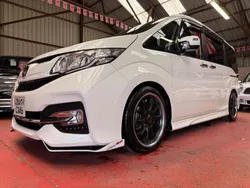 White Used 2015 Honda Stepwgn MPV | £19,995