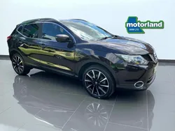 Black Used 2017 Nissan Qashqai N-Vision SUV | £9,999 (A bit pricey)