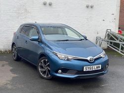 Blue Used 2015 Toyota Auris Design Hatchback | £5,924 (Fair price)