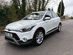 White Used 2017 Hyundai i20 Active Hatchback | £6,999 (Fair price)