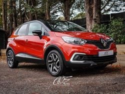 Red/black Used 2019 Renault Captur Iconic SUV | £8,790 (Fair price)