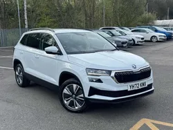 Moon white metallic Used 2022 Skoda Karoq SE Drive SUV | £21,795 (Fair price)