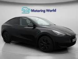 Black Used 2024 Tesla Model Y Long Range SUV | £35,000