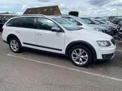 White Used 2015 Skoda Octavia Estate | £2,999 (Fair price)