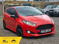 Red Used 2016 Ford Fiesta Zetec Hatchback | £5,990 (Fair price)