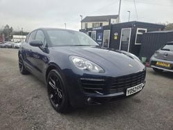 Blue Used 2015 Porsche Macan SUV | £20,995 (Fair price)