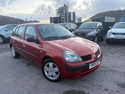 Red Used 2006 Renault Clio II R.S. Hatchback | £850 (Fair price)