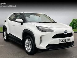 White Used 2022 Toyota Yaris Hybrid | £17,993 (Fair price)