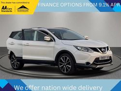 White Used 2015 Nissan Qashqai Tekna SUV | £8,845 (Good price)