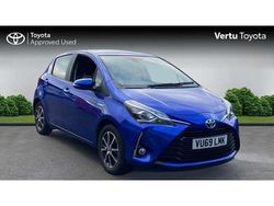 Blue Used 2019 Toyota Yaris Hybrid Hatchback | £13,548 (Fair price)