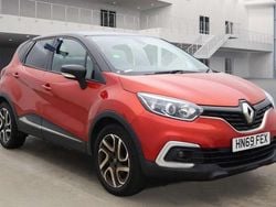 Red/black Used 2019 Renault Captur Iconic SUV | £8,400 (Fair price)