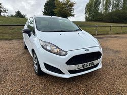 White Used 2016 Ford Fiesta Hatchback | £6,975 (Fair price)
