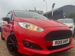 Red Used 2015 Ford Fiesta Zetec Hatchback | £3,250 (Fair price)