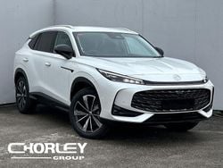 White New 2025 MG HS Trophy SUV | £25,995 (Fair price)