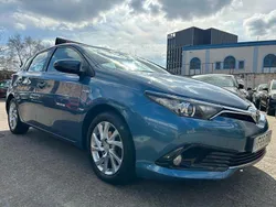 Blue Used 2015 Toyota Auris Hybrid Hatchback | £5,990 (Super price)