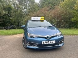 Blue Used 2015 Toyota Auris Hybrid Hatchback | £8,495 (Fair price)