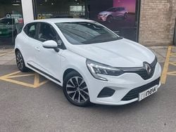 White Used 2021 Renault Clio V Iconic Hatchback | £12,195 (Fair price)