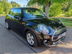 Black Used 2014 Mini Cooper Hatch Hatchback | £6,995 (Fair price)