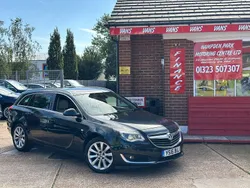 Emerald green Used 2016 Vauxhall Insignia Elite Estate | £2,495 (Fair price)