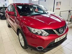 Red Used 2016 Nissan Qashqai Acenta SUV | £8,790 (Good price)