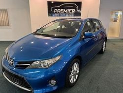 Blue Used 2014 Toyota Auris Hatchback | £5,695 (Fair price)