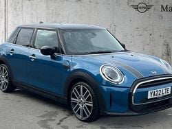 Island blue Used 2022 Mini Cooper Exclusive Hatchback | £18,598 (Fair price)