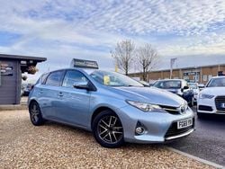 Blue Used 2015 Toyota Auris Hatchback | £6,495 (Good price)