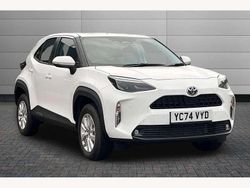White Used 2025 Toyota Yaris Hybrid SUV | £22,650 (Good price)