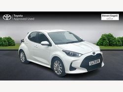 White Used 2022 Toyota Yaris Hybrid Hatchback | £16,482 (Good price)