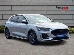 Moondust silver premium colou Used 2024 Ford Focus ST-Line Hatchback | £18,495 (Fair price)