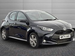 Black Used 2025 Toyota Yaris Hybrid Hatchback | £19,551 (Fair price)