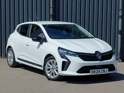 White Used 2024 Renault Clio V Evolution Hatchback | £16,498 (Fair price)