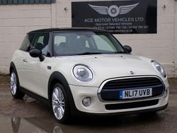 Pepper white Used 2017 Mini Cooper D Hatch Hatchback | £5,999 (Good price)