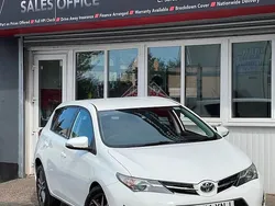 White Used 2014 Toyota Auris Multidrive S Hatchback | £7,495 (Fair price)