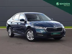 Petrol blue metallic Used 2022 Skoda Octavia SE Hatchback | £11,695 (Fair price)