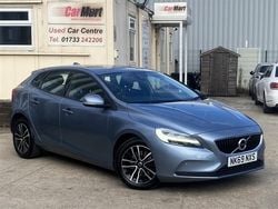 Blue Used 2019 Volvo V40 Momentum Estate | £8,995 (Fair price)