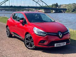 Red Used 2018 Renault Clio IV Signature Hatchback | £8,999 (Fair price)