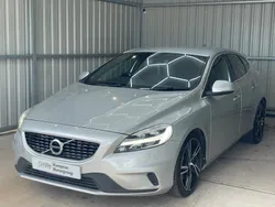 Silver Used 2017 Volvo V40 R-Design Pro Estate | £7,989 (Fair price)