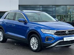 Ravenna blue metallic Used 2023 VW T-Roc Life SUV | £22,504 (Fair price)
