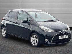 Black Used 2016 Toyota Yaris Hybrid Hatchback | £11,595 (Fair price)